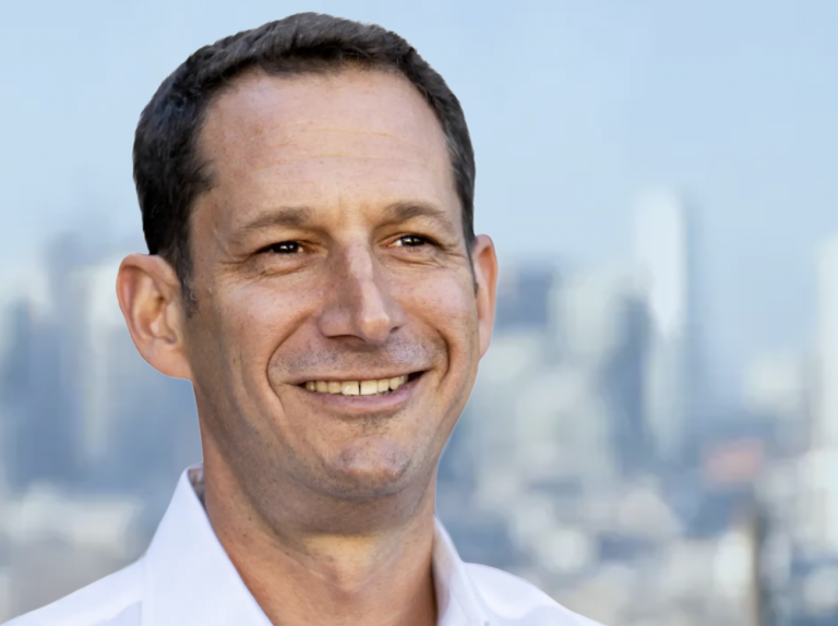 So far, big mayoral money isn’t moving the needle